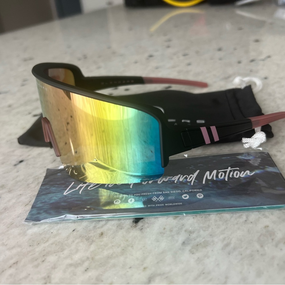 Cycling Sunglasses with Mirrored Lens - Black Pink
